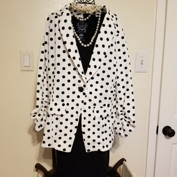 White and Black polka dot blazer - Picture 4 of 6